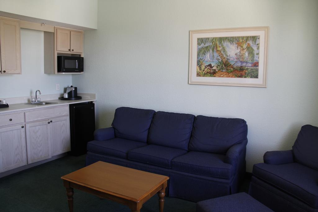 Cocoa Beach Suites Hotel Exterior photo